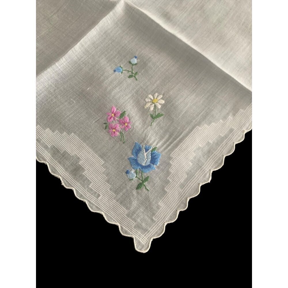 Handkerchief Hanky Hankie Vintage White Embroidered with Floral Design - Picture 3 of 3